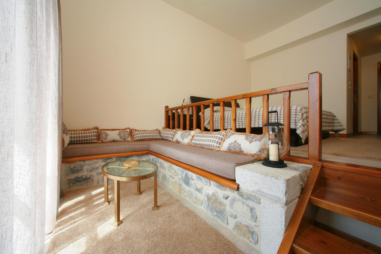 Hotel Arhontiko Parnona Karyes Zimmer foto