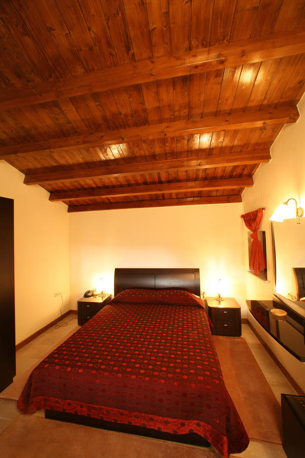 Hotel Arhontiko Parnona Karyes Zimmer foto
