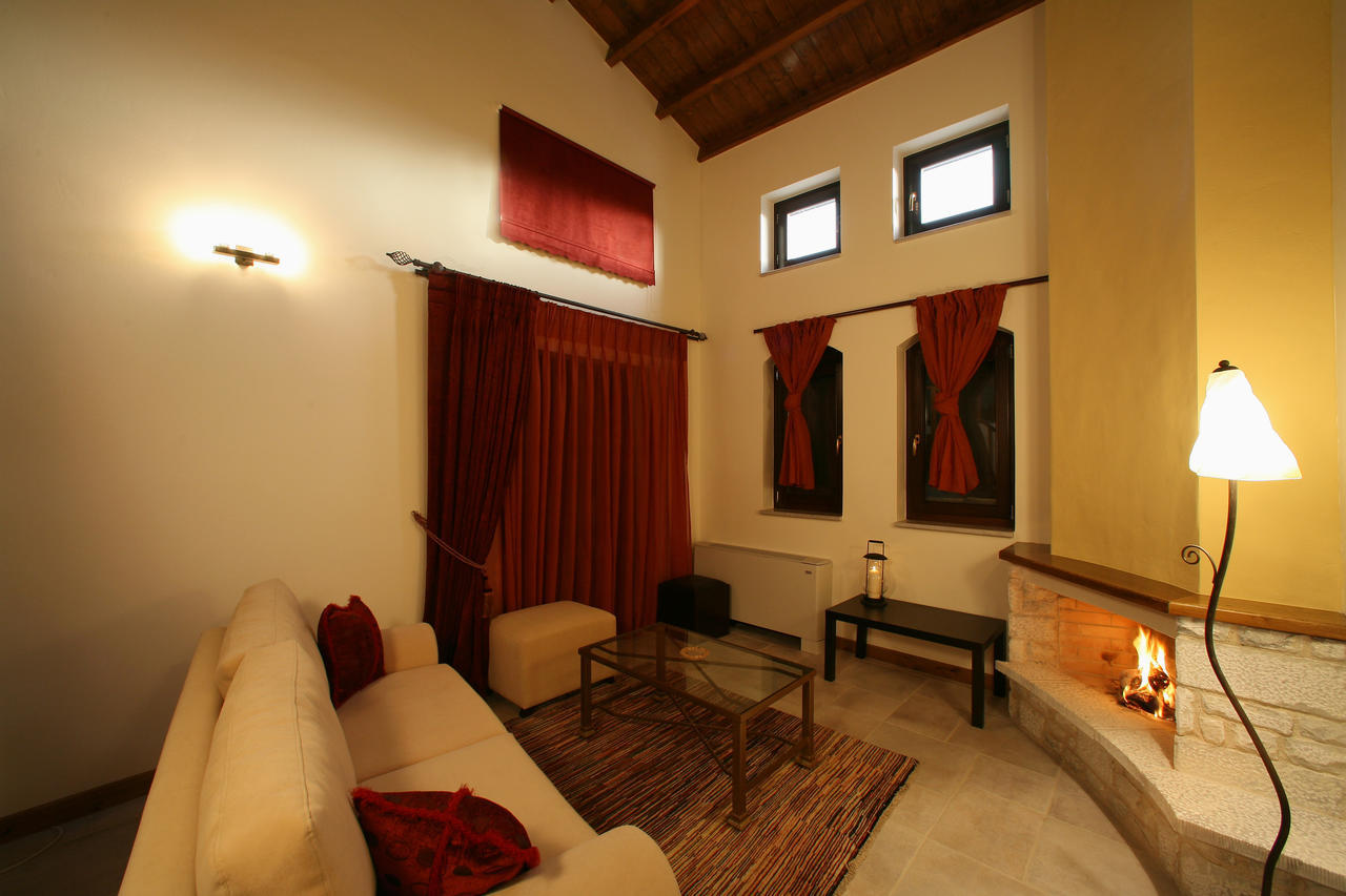 Hotel Arhontiko Parnona Karyes Zimmer foto